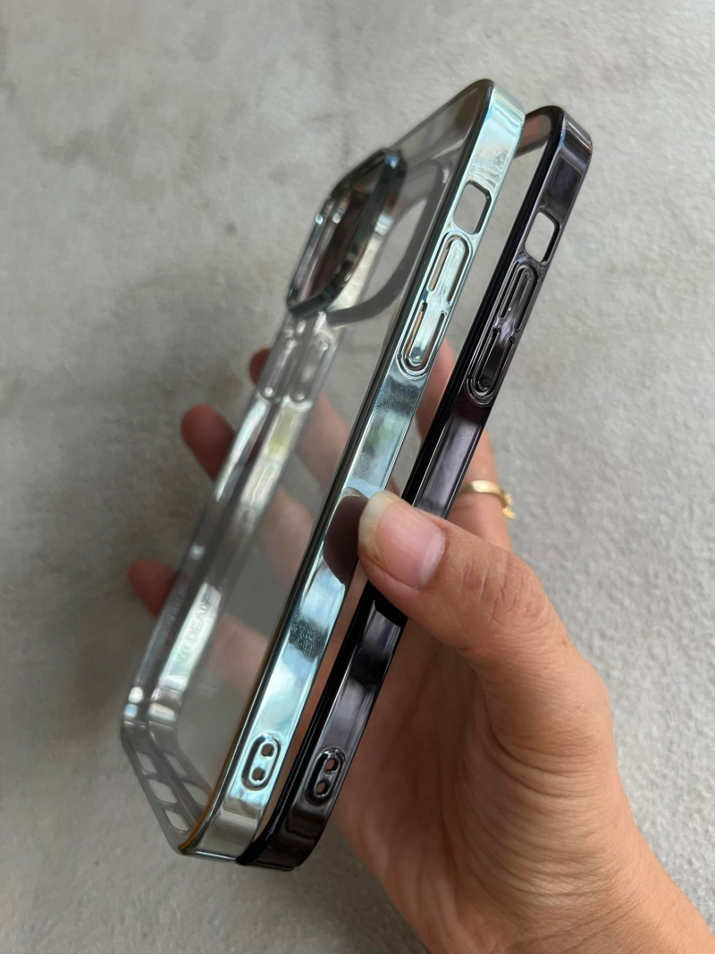 Ốp Lưng iPhone 14 Pro Max Viền Màu Nhựa Cứng Hiệu Devia Chính Hãng thiết kế mặt lưng trong suốt hoàn toàn lộ nguyên mặt lưng của máy đẹp và sang hơn khi điểm nhấn là lớp viền màu bóng sắc sảo
